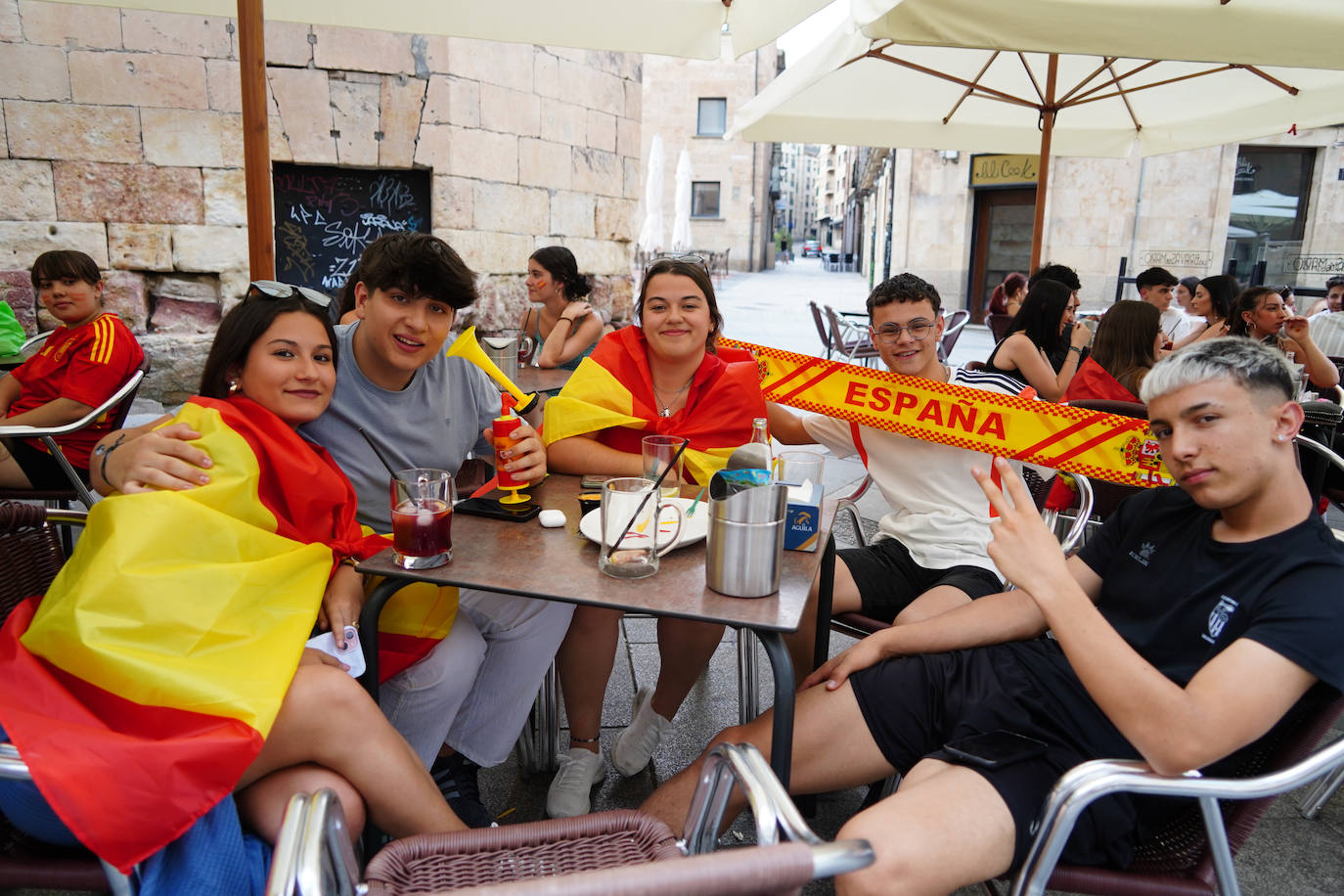 Gran ambiente en las calles de Salamanca para animar a España contra Alemania