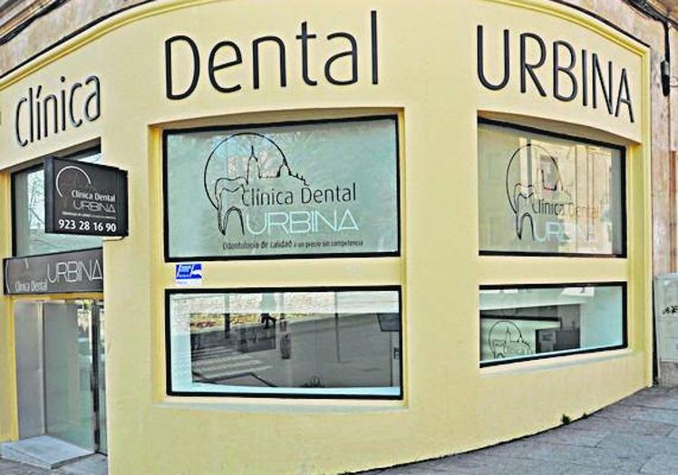 Exterior de la Clínica Dental Urbina.