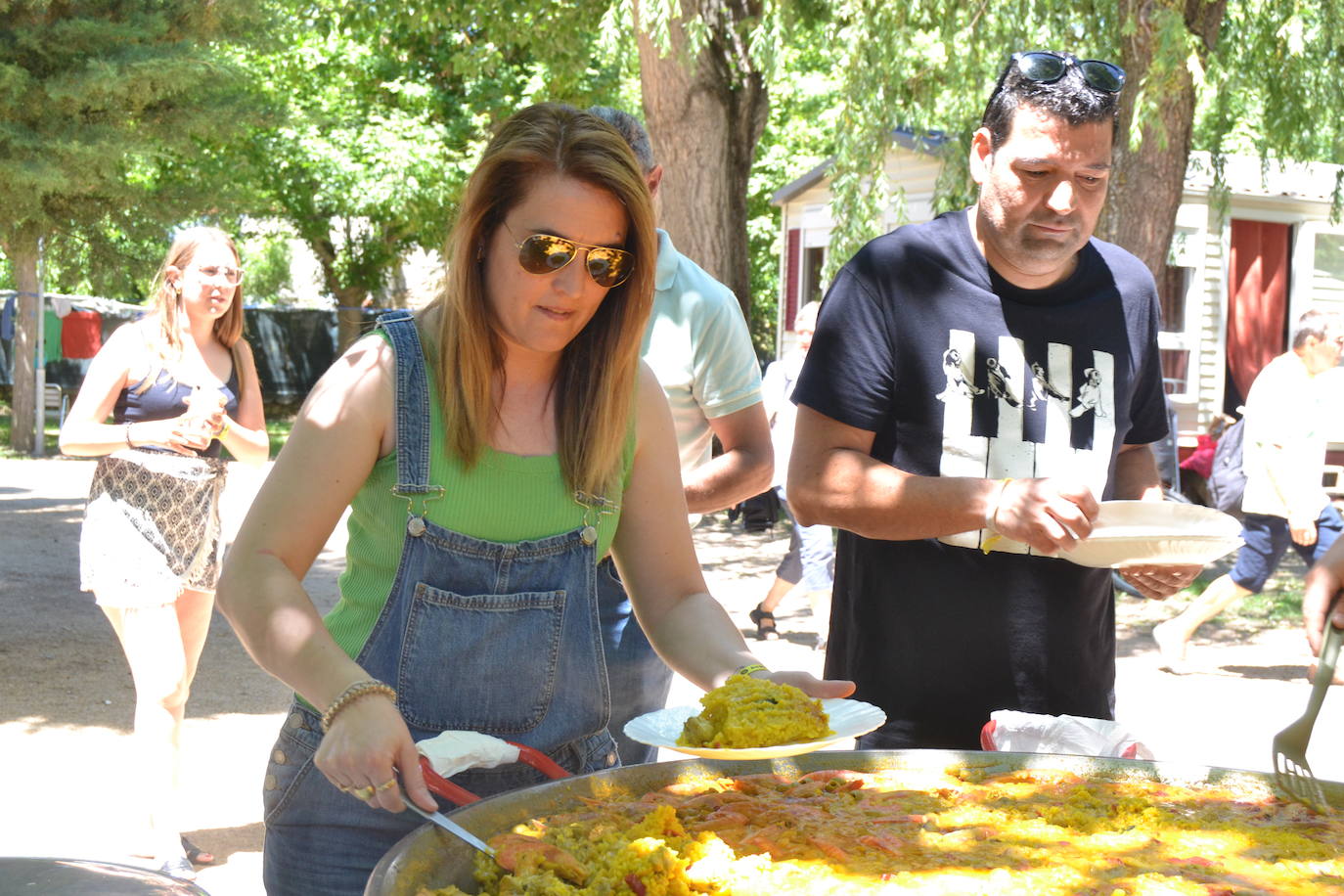 Una rica paella une a los vecinos del Barrio Nuevo de Ciudad Rodrigo