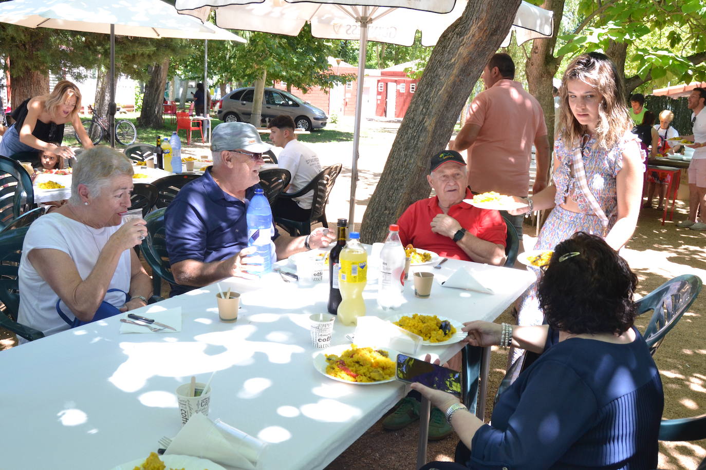 Una rica paella une a los vecinos del Barrio Nuevo de Ciudad Rodrigo