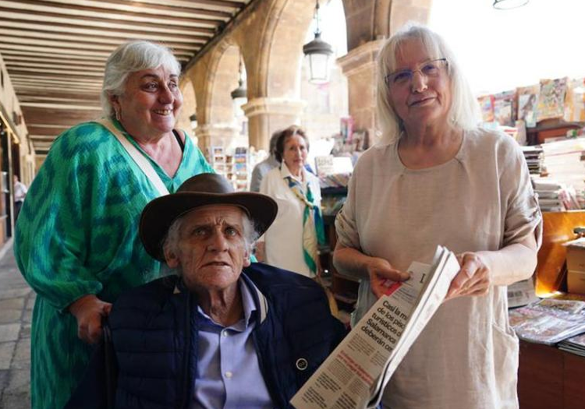 El emblemático kiosko de la Plaza Mayor que lleva sobreviviendo casi 80 años: «Seguiré hasta que pueda»