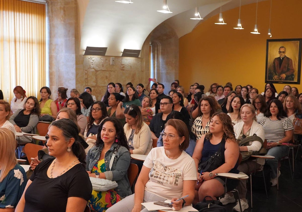 Docentes que han participado en la bienvenida.