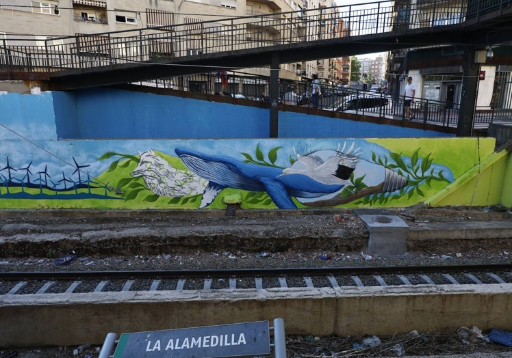 Imagen del muro recién pintado en el Apeadero de la Alamedilla.