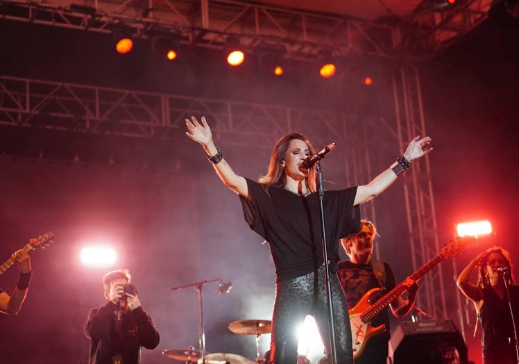 Malú durante su concierto de Ferias y Fiestas de 2023.