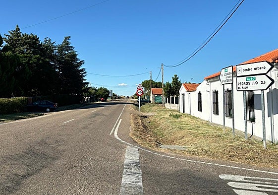 La travesía de la localidad armuñesa de La Vellés.