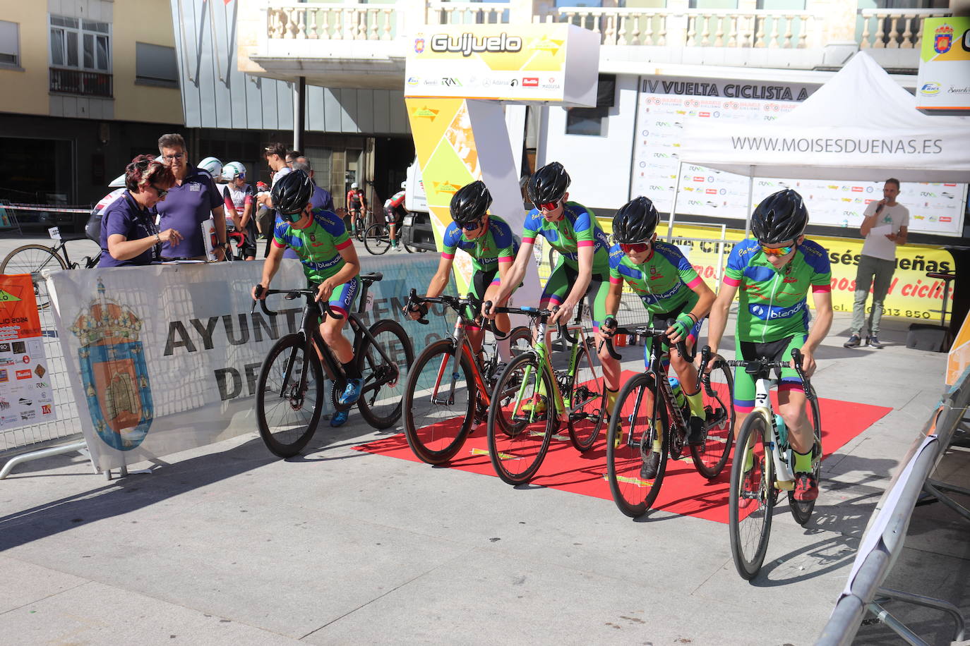 Acento portugués en el inicio de la IV Vuelta Ciclista a Guijuelo cadete