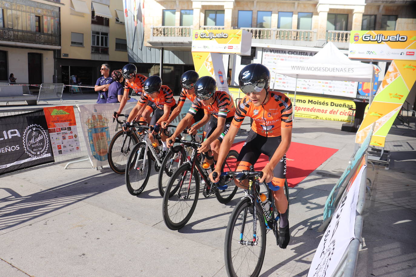 Acento portugués en el inicio de la IV Vuelta Ciclista a Guijuelo cadete