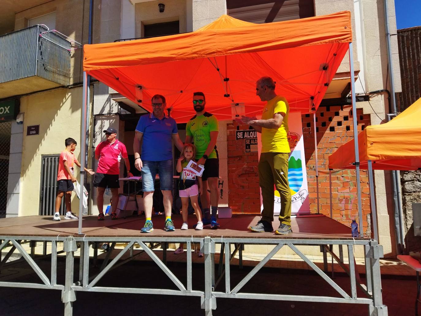 Linares de Riofrío disfruta con el cross de la Honfría