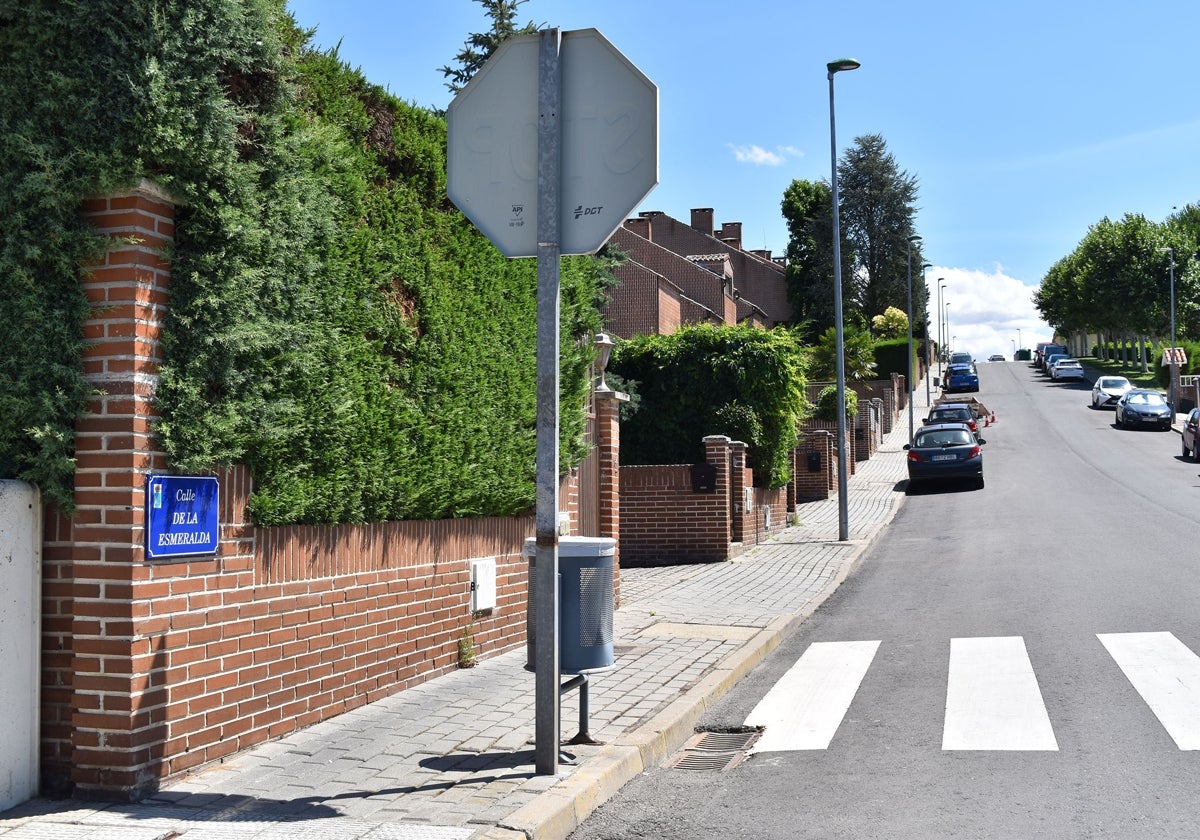 Calle de la Esmeralda en la urbanización Las Canteras de Villamayor.