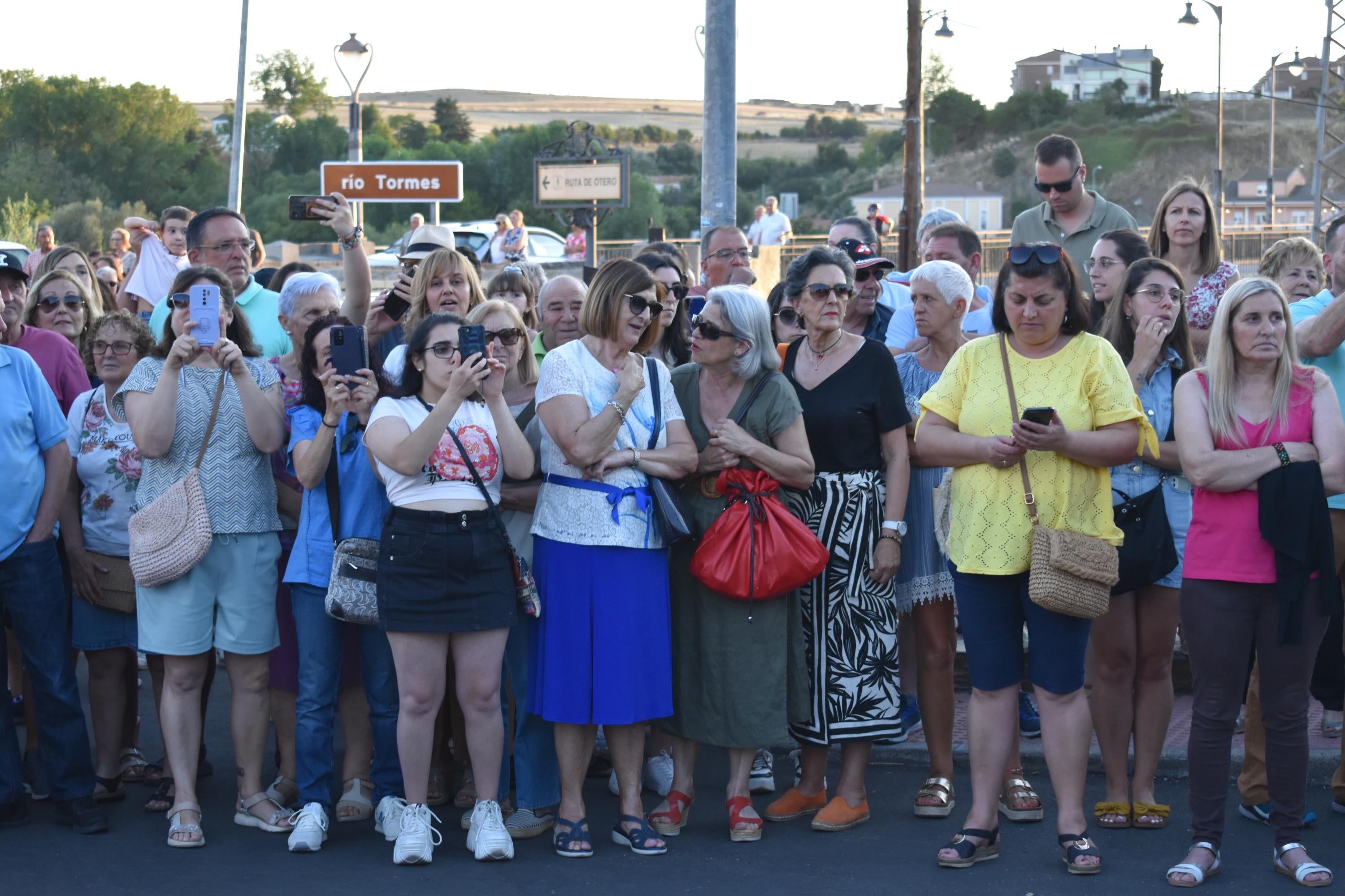 Así ha sido la única procesión fluvial de la provincia con la Virgen del Carmen en Alba de Tormes