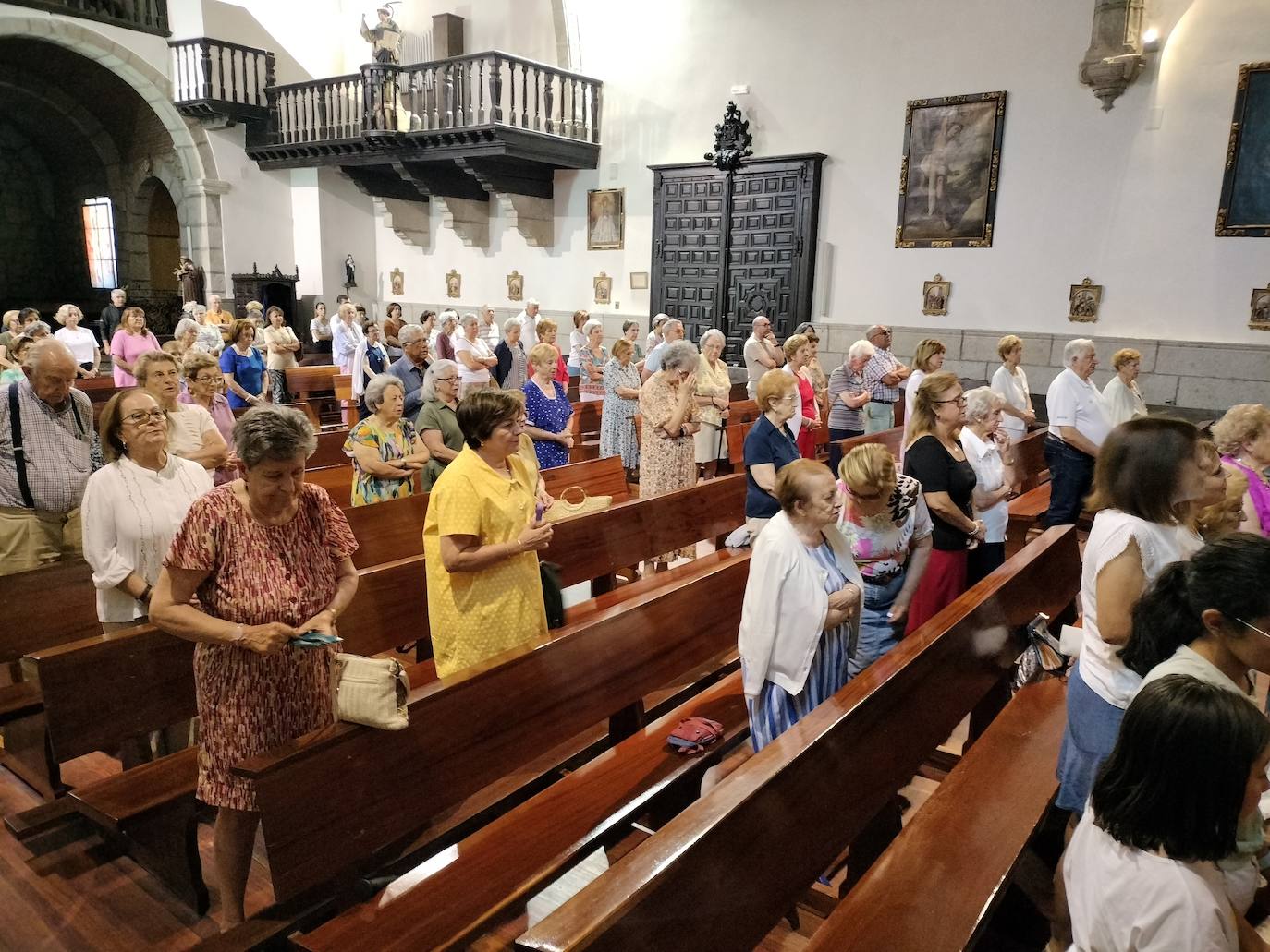 Abanicos para las Cármenes en el día de su santo