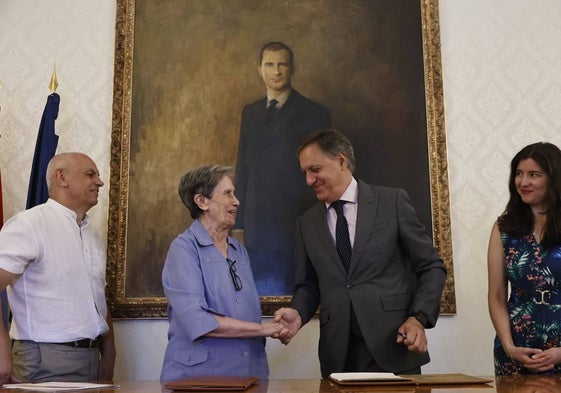 José María Rodríguez, Carmen Calzada, Carlos García Carbayo y Miryam Rodríguez, este miércoles.