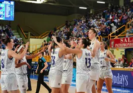 Las jugadoras de Avenida, tras un partido de la última Euroliga.