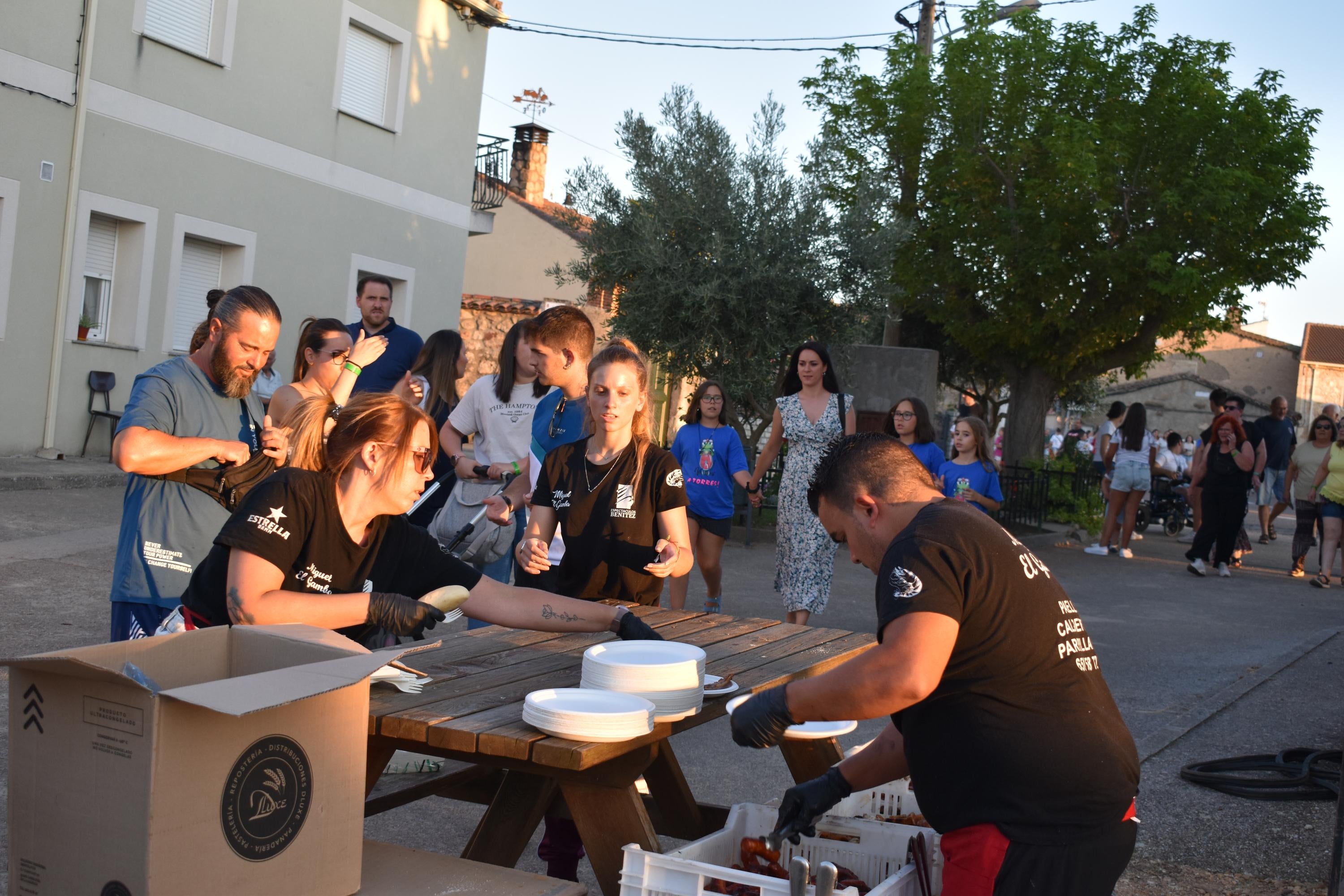 Torresmenudas abre las fiestas de la juventud con una gran cena