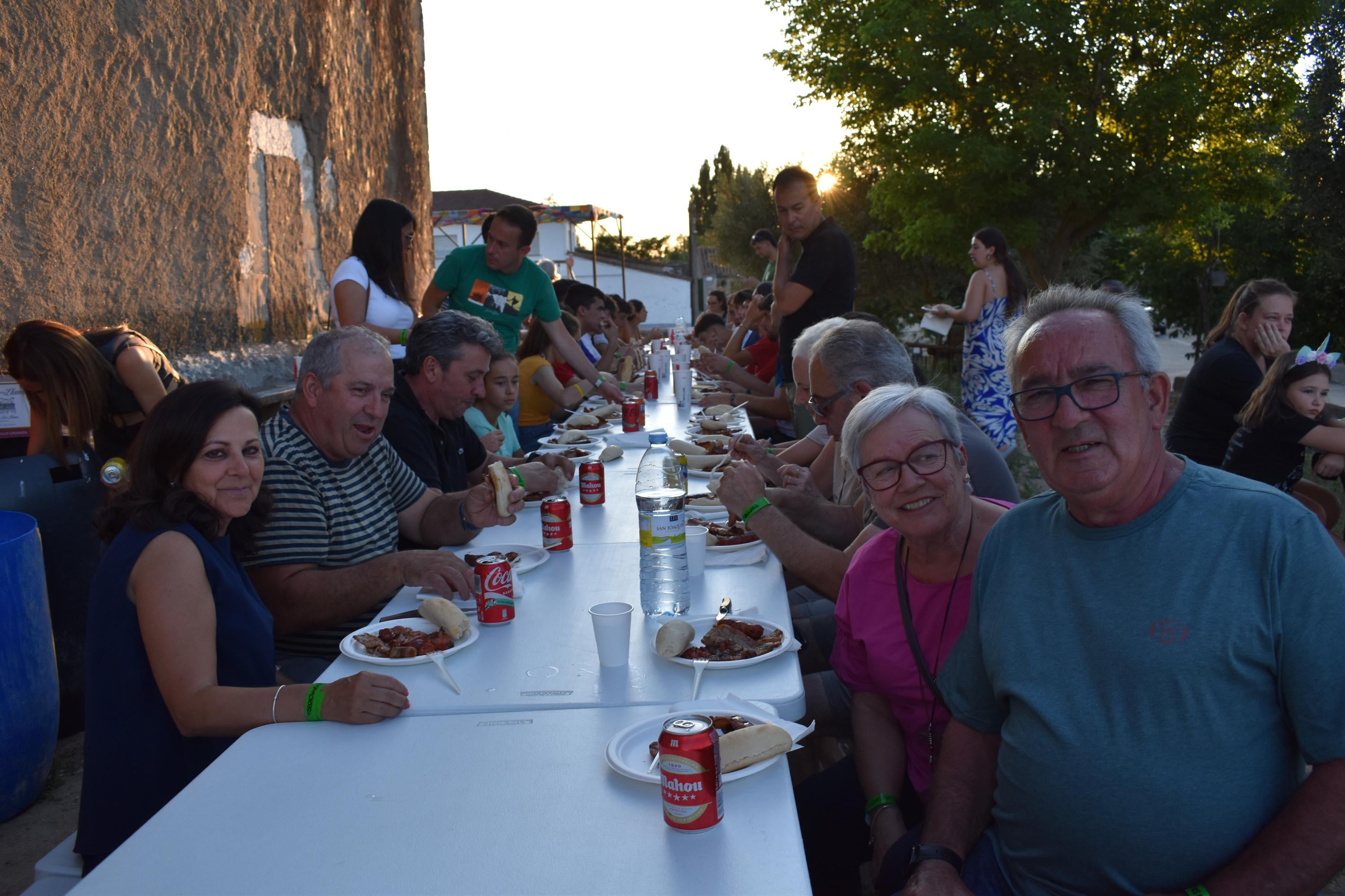 Torresmenudas abre las fiestas de la juventud con una gran cena