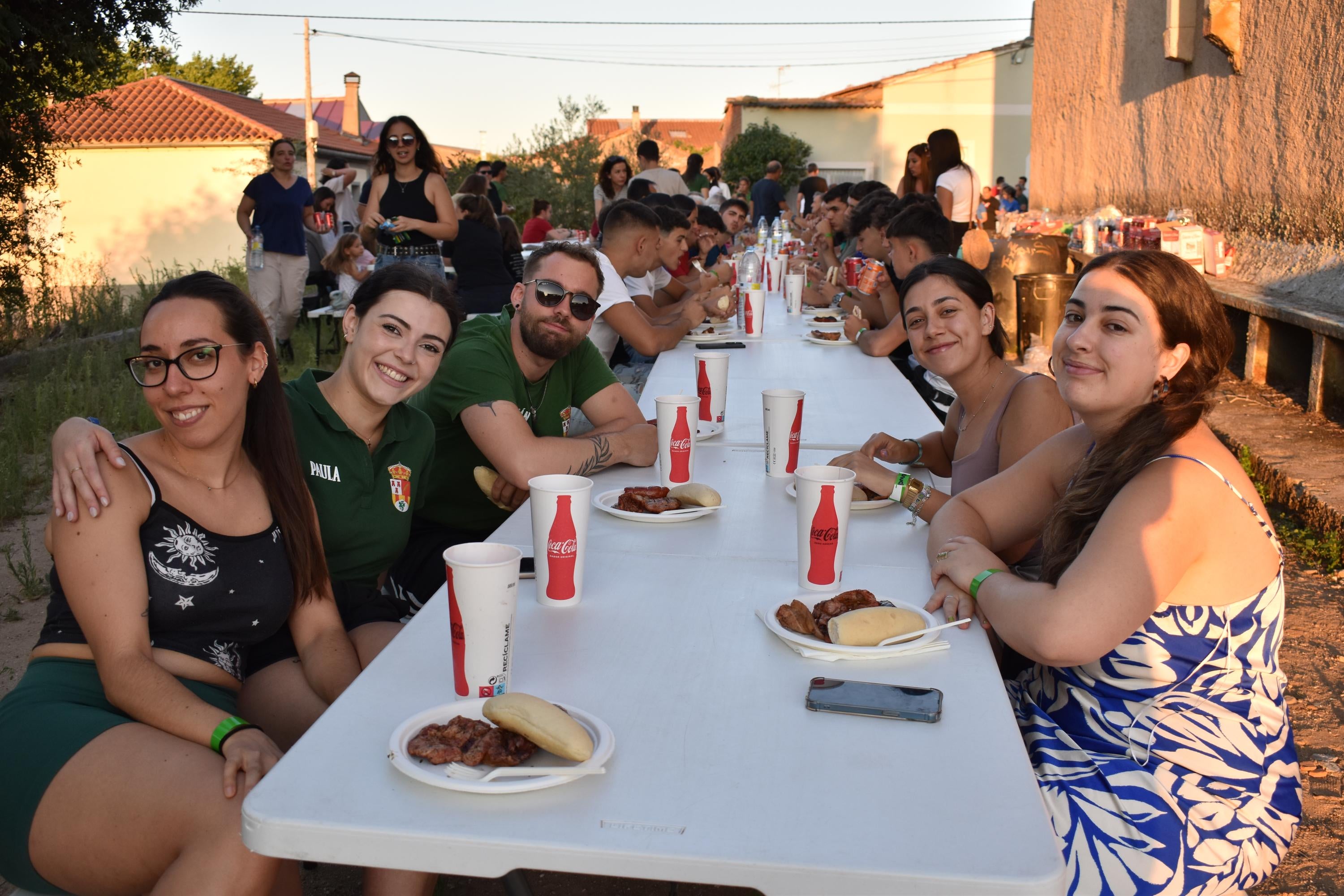 Torresmenudas abre las fiestas de la juventud con una gran cena