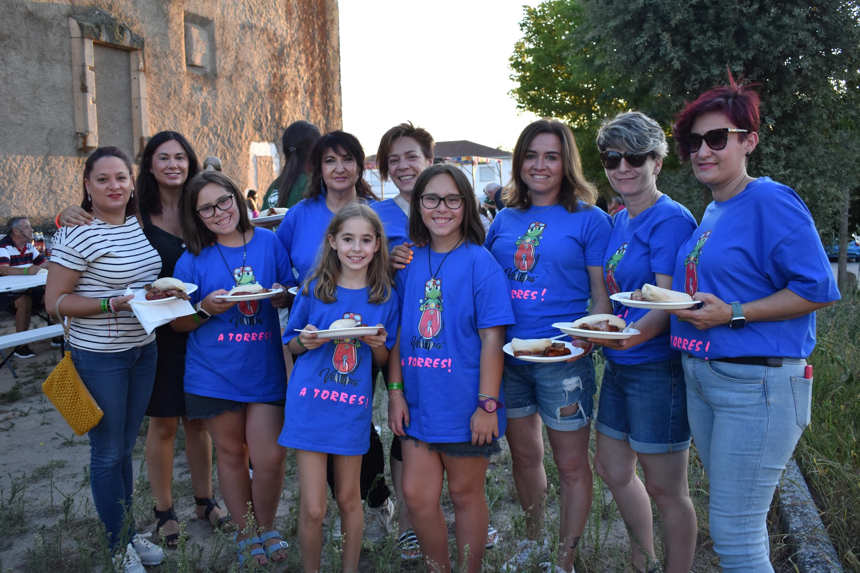 Torresmenudas abre las fiestas de la juventud con una gran cena