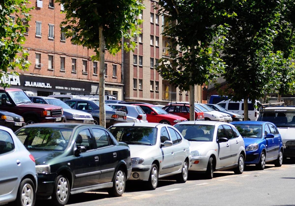 Algunos coches estacionados en la capital.