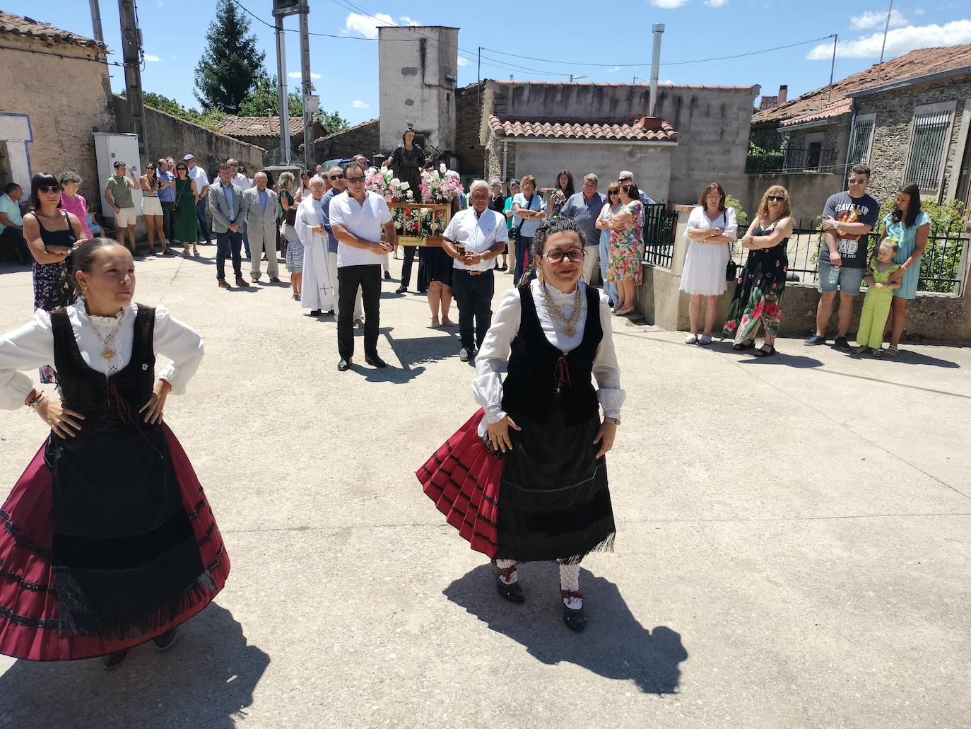 Palacios de Salvatierra acompaña a su patrona en el día de su fiesta