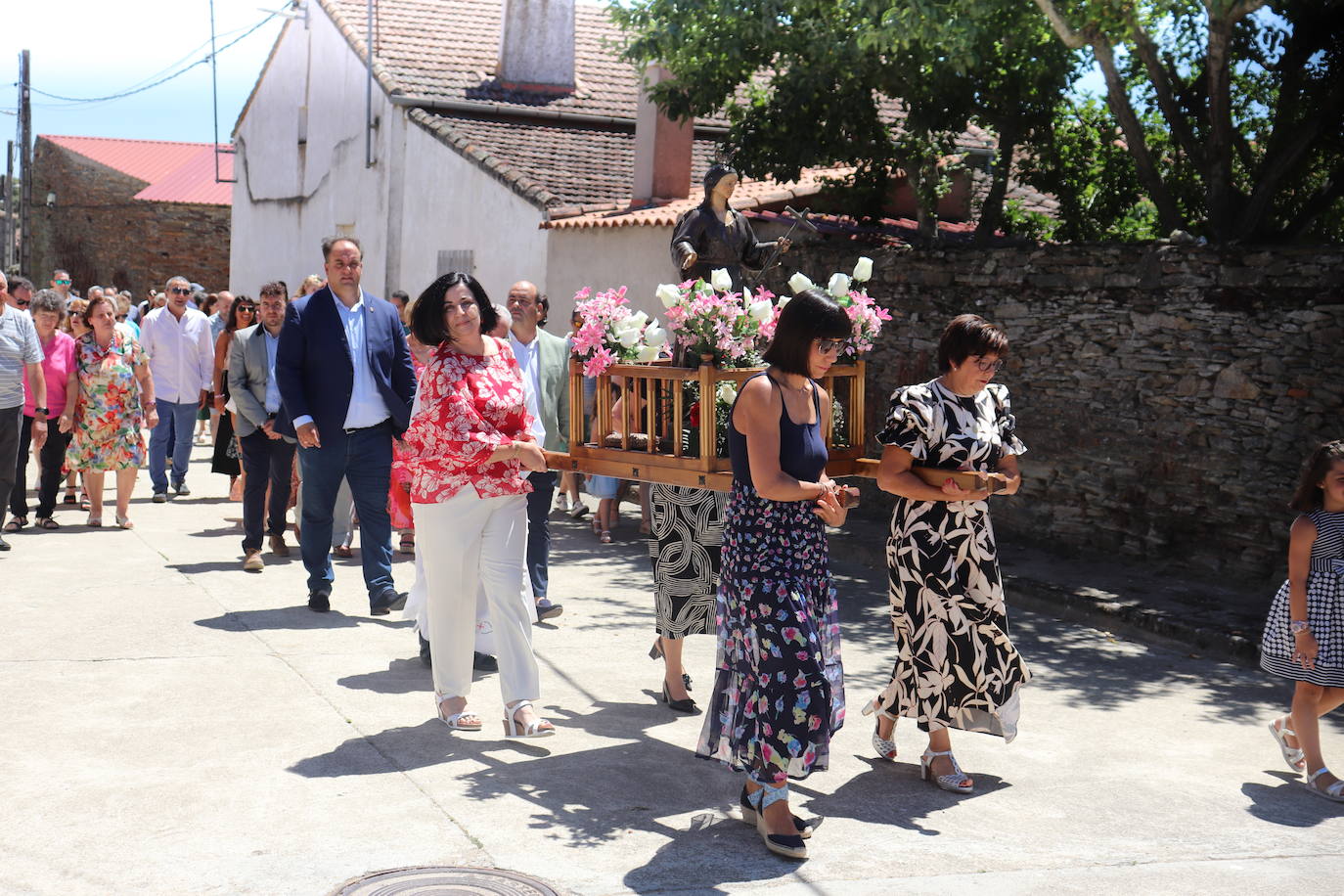 Palacios de Salvatierra acompaña a su patrona en el día de su fiesta