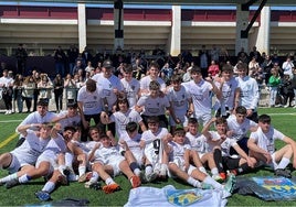 El equipo juvenil del Alba de Tormes CF.