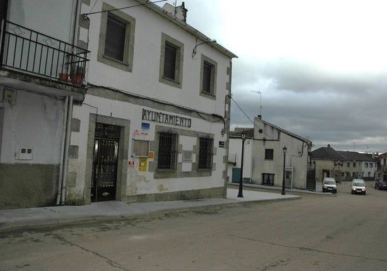 Exterior del Ayuntamiento del municipio de Peñaparda