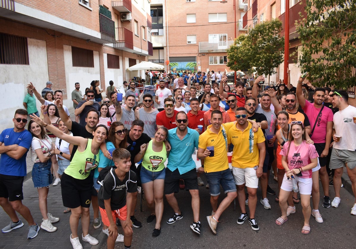 Los jóvenes toman las calles de Santa Marta con las sesiones de los tardeos