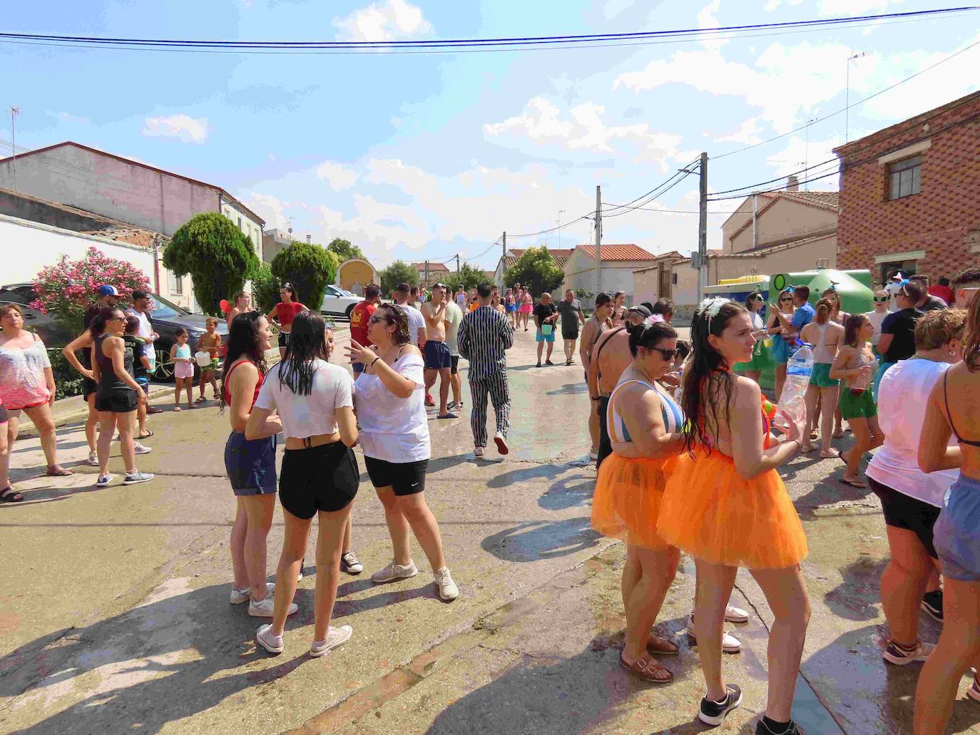 El pasacalles acuático de Santiago de la Puebla en imágenes