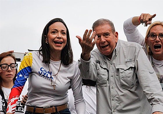 Los opositores María Corina Machado y Edmundo González.