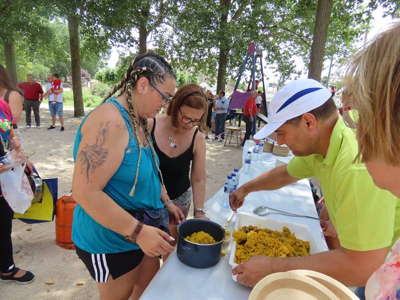 Santiago pone fin a sus fiestas con paella para todos