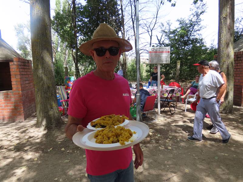 Santiago pone fin a sus fiestas con paella para todos