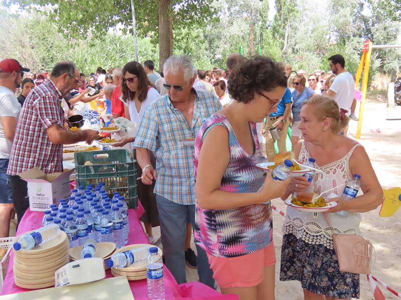 Santiago pone fin a sus fiestas con paella para todos