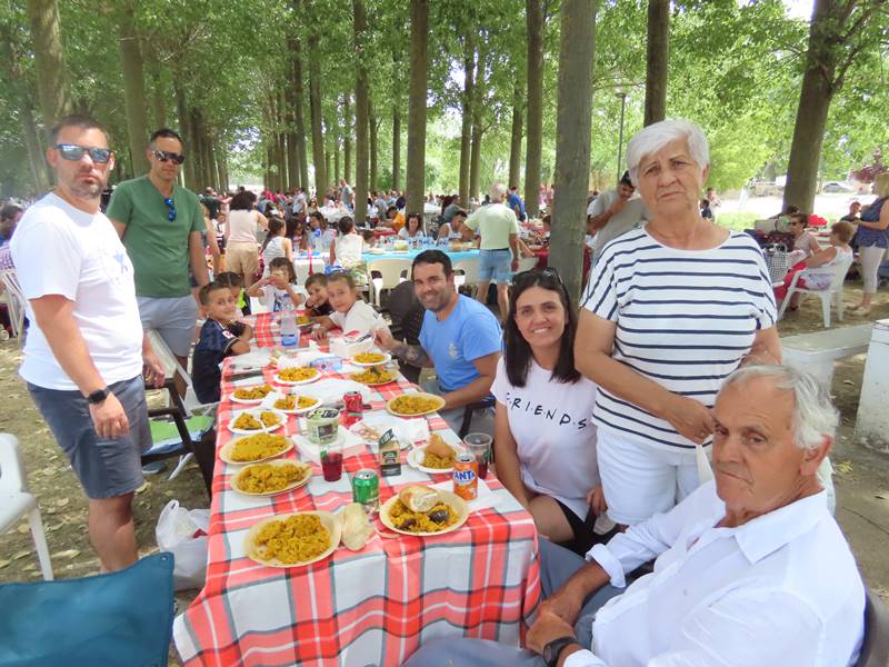 Santiago pone fin a sus fiestas con paella para todos