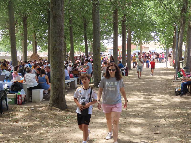 Santiago pone fin a sus fiestas con paella para todos