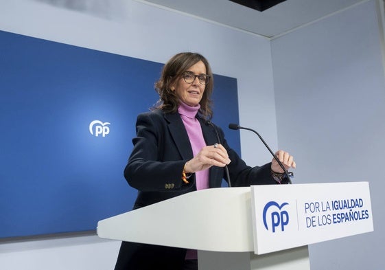 La vicesecretaria de Organización Territorial del PP, Carmen Fúnez durante una rueda de prensa.