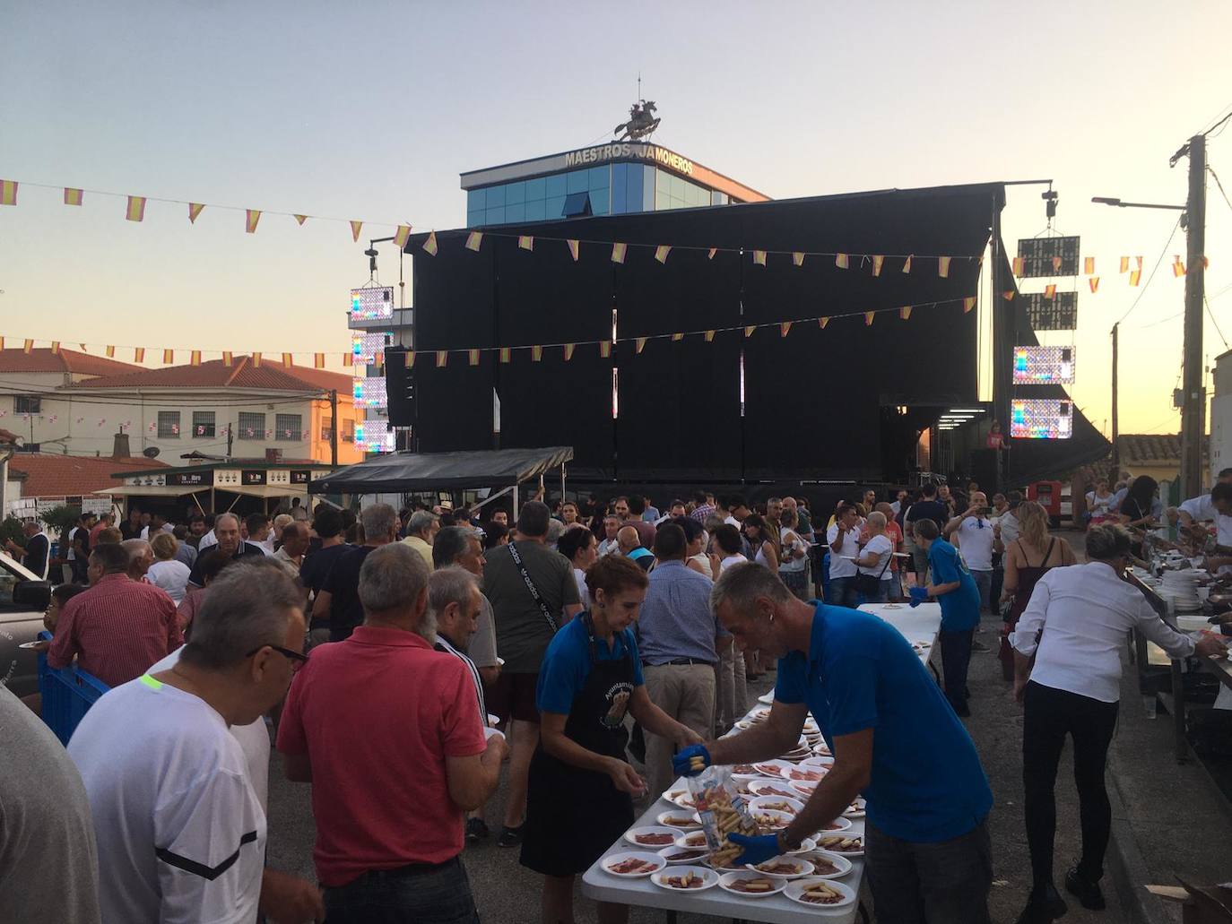 Frades de la Sierra disfruta de la paella festiva