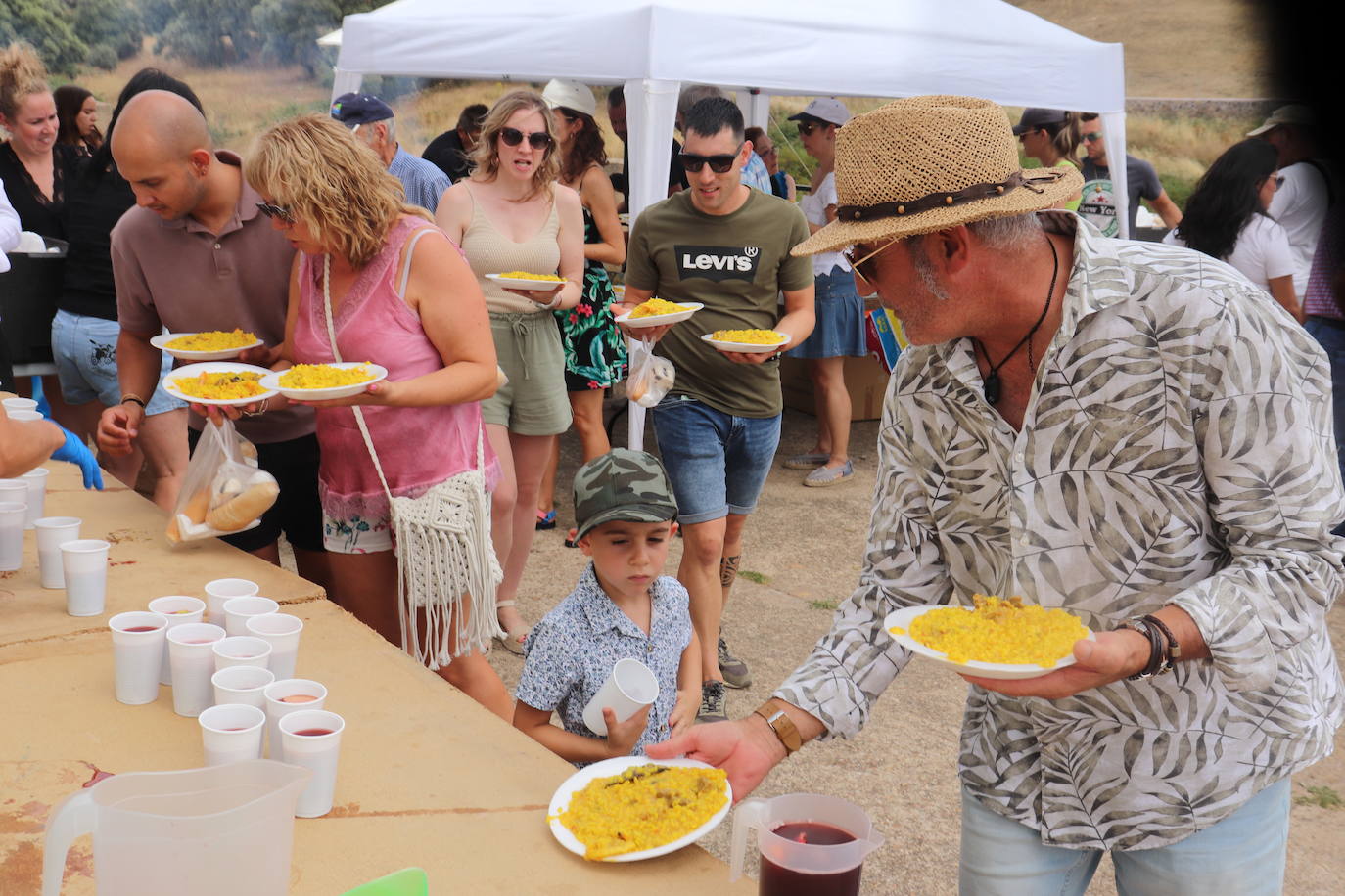 Frades de la Sierra disfruta de la paella festiva