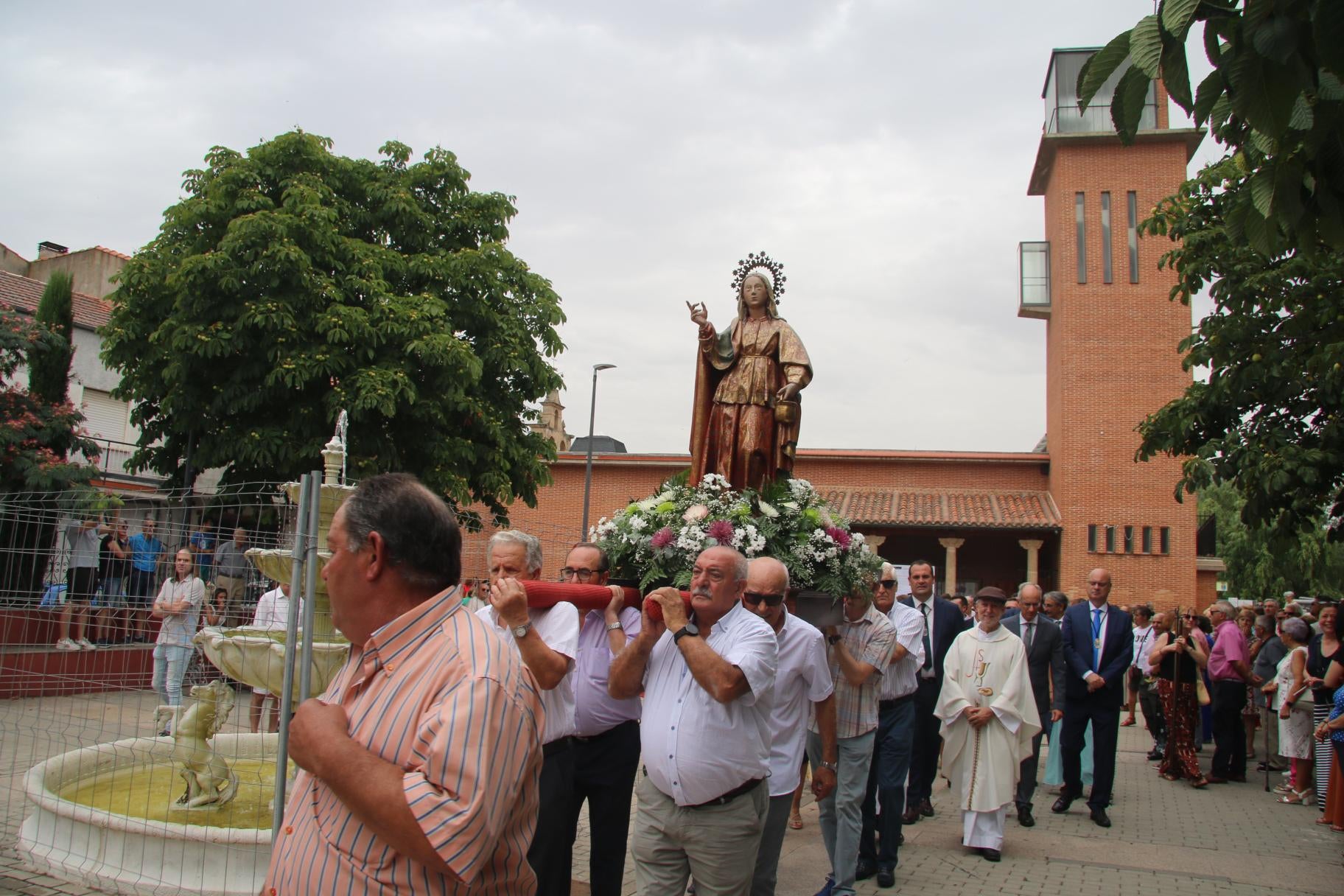 Santa Marta honra a su patrona con calles llenas de vecinos