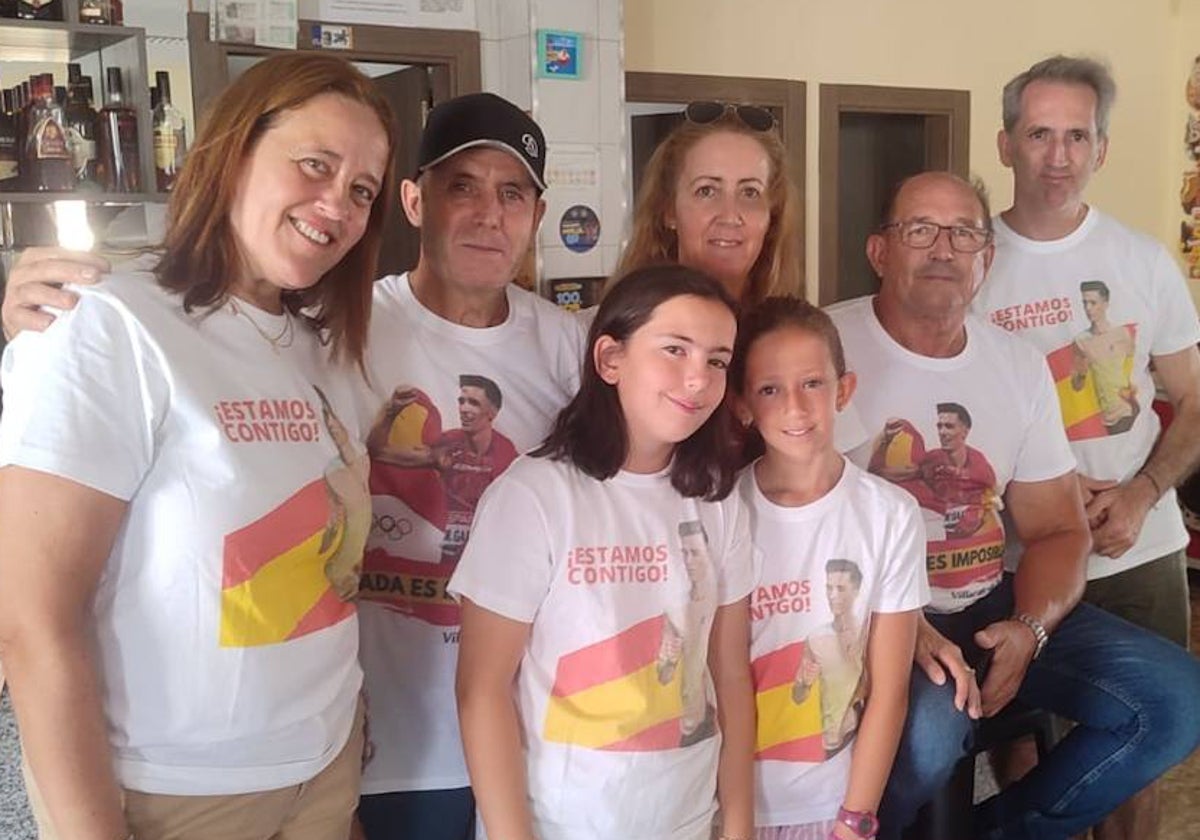 Familiares y vecinos de García Romo se congregaron para animarle desde Villar de Gallimazo