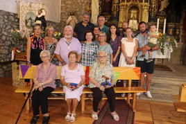 Las homenajeadas presentes junto a familiares y organizadores del evento