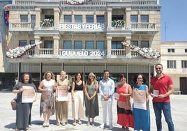 Responsables de Ayuntamiento y Diputación, en la Plaza Mayor durante la presentación de la campaña.