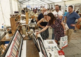 Miryam Rodríguez visitando la Feria del Barro.