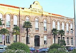 Edificio Hospital General Santísima Trinidad en el Paseo de Carmelitas.