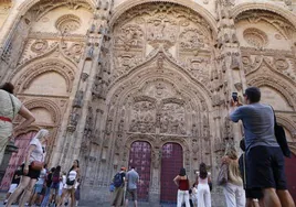 Fachada de la Catedral frente a la que se instalará el andamio.