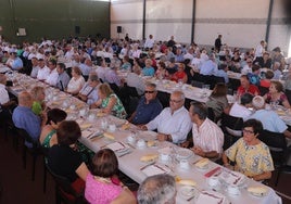 Más de 600 personas disfrutaron de la comida homenaje a los mayores