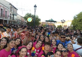 Peñas disfrutando de las ferias y fiestas de Peñaranda de Bracamonte.