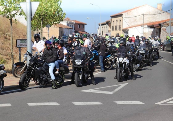 Momento de la salida de la ruta motera