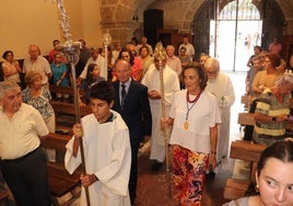 Entrada de la comitiva, con la abadesa a la cabeza, en el interior del templo