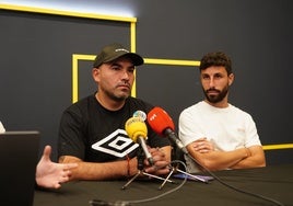 Chiapas y Diego Benito, en la previa del partido frente al Escobedo.