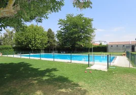 Piscina municipal del municipio salmantino de El Pedroso de la Armuña.